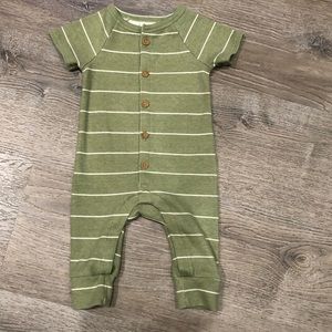 Greyson Collective. Ribbed striped short sleeve bodysuit.Green/white.6-9months.